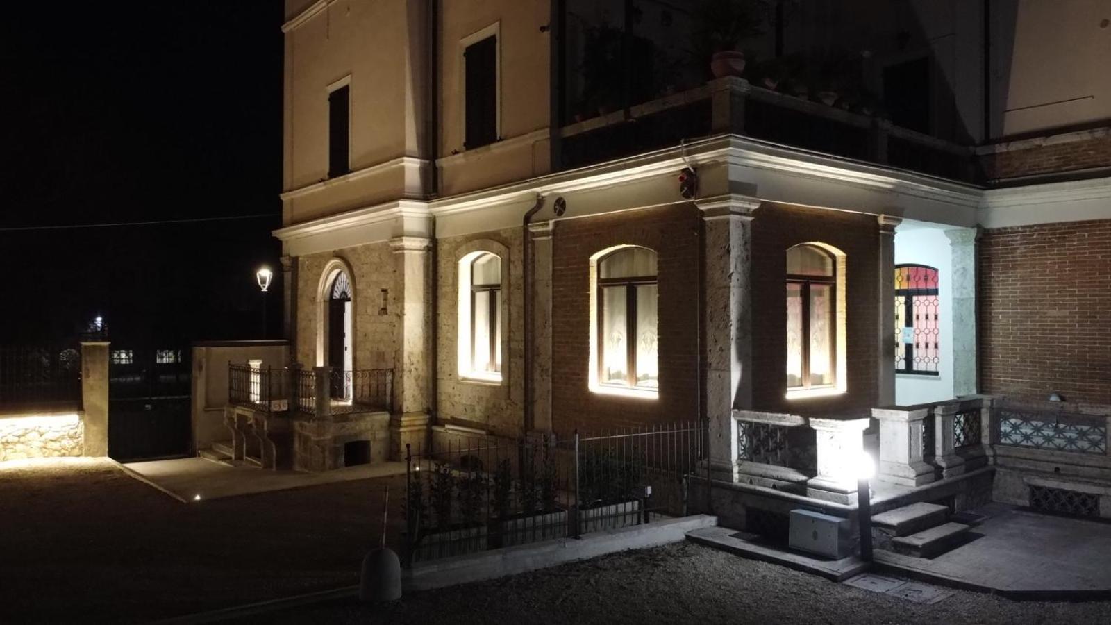 Villino Mari Camere Con Parcheggio Privato Gratuito Ascoli Piceno Exterior photo